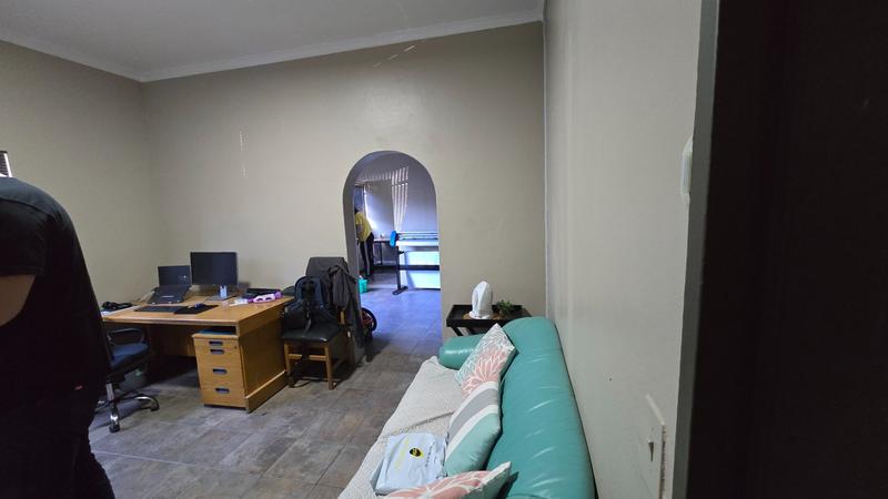 To Let commercial Property for Rent in Triangle Farm Western Cape